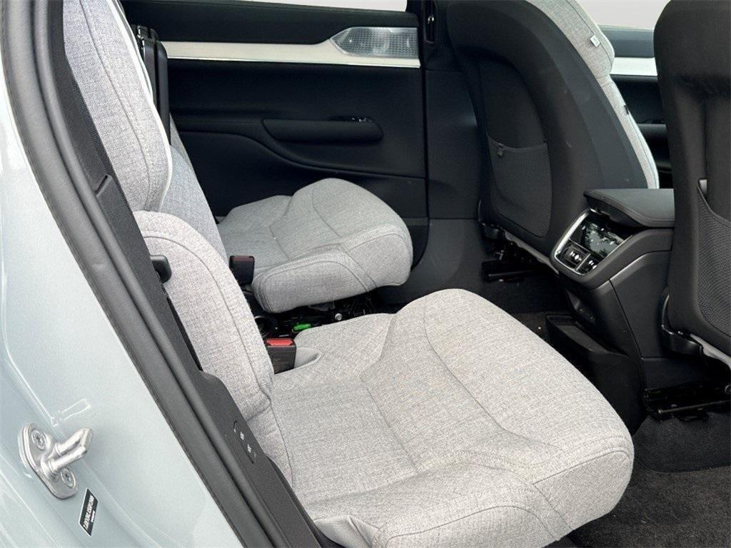 new 2025 Volvo EX90 car, priced at $89,585