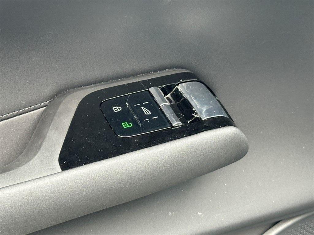 new 2025 Volvo EX90 car, priced at $89,585