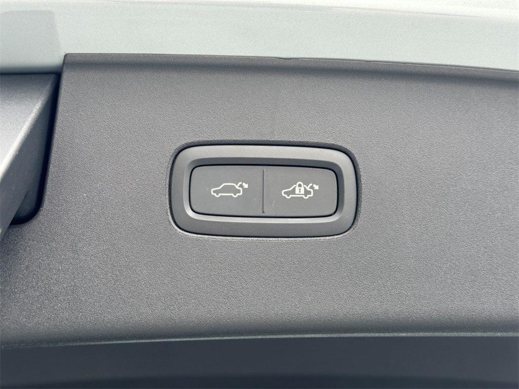 new 2025 Volvo EX90 car, priced at $89,585