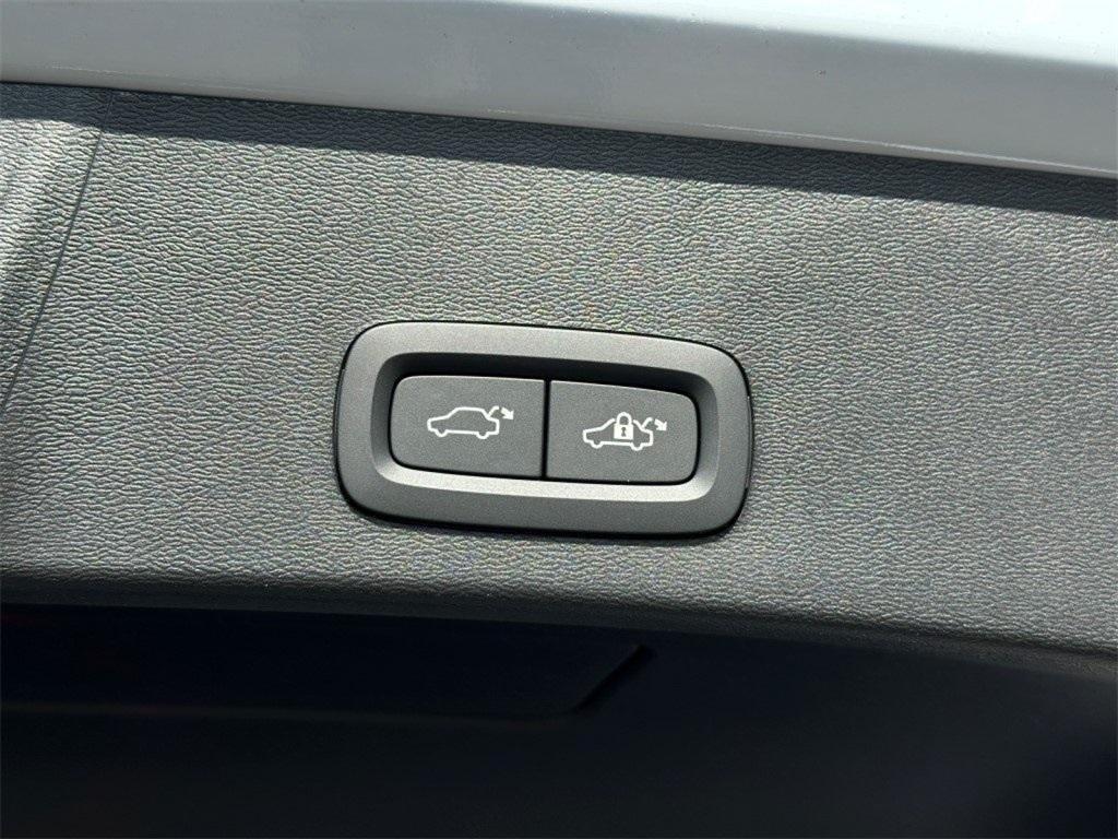 new 2026 Volvo XC40 car, priced at $47,650