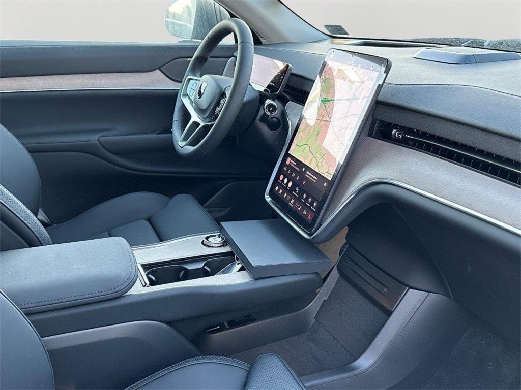 new 2025 Volvo EX90 car, priced at $92,250