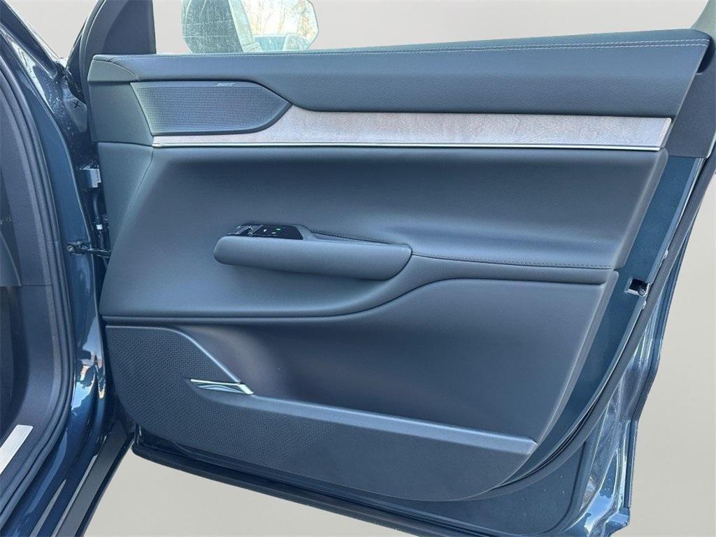 new 2025 Volvo EX90 car, priced at $92,250