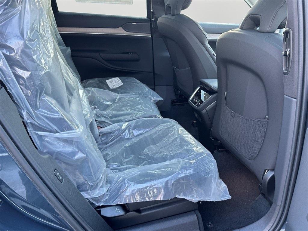 new 2025 Volvo EX90 car, priced at $92,250