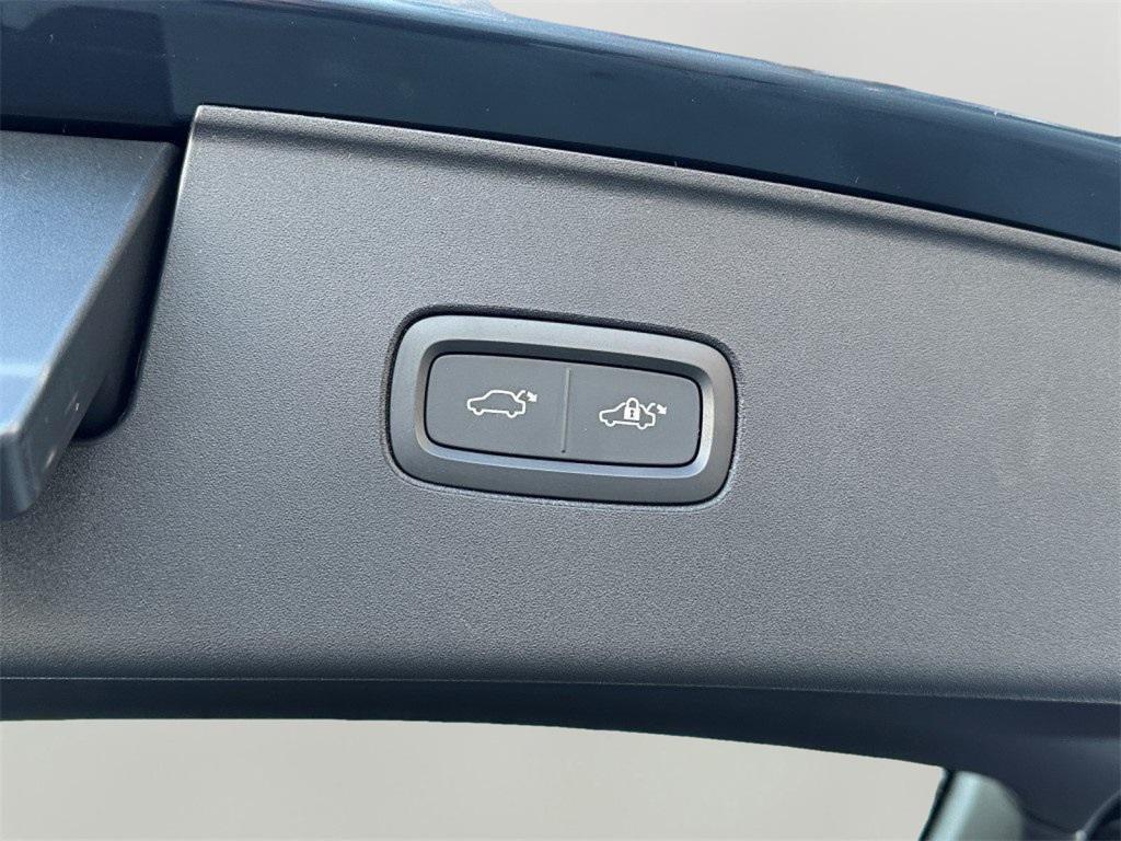 new 2025 Volvo EX90 car, priced at $92,250