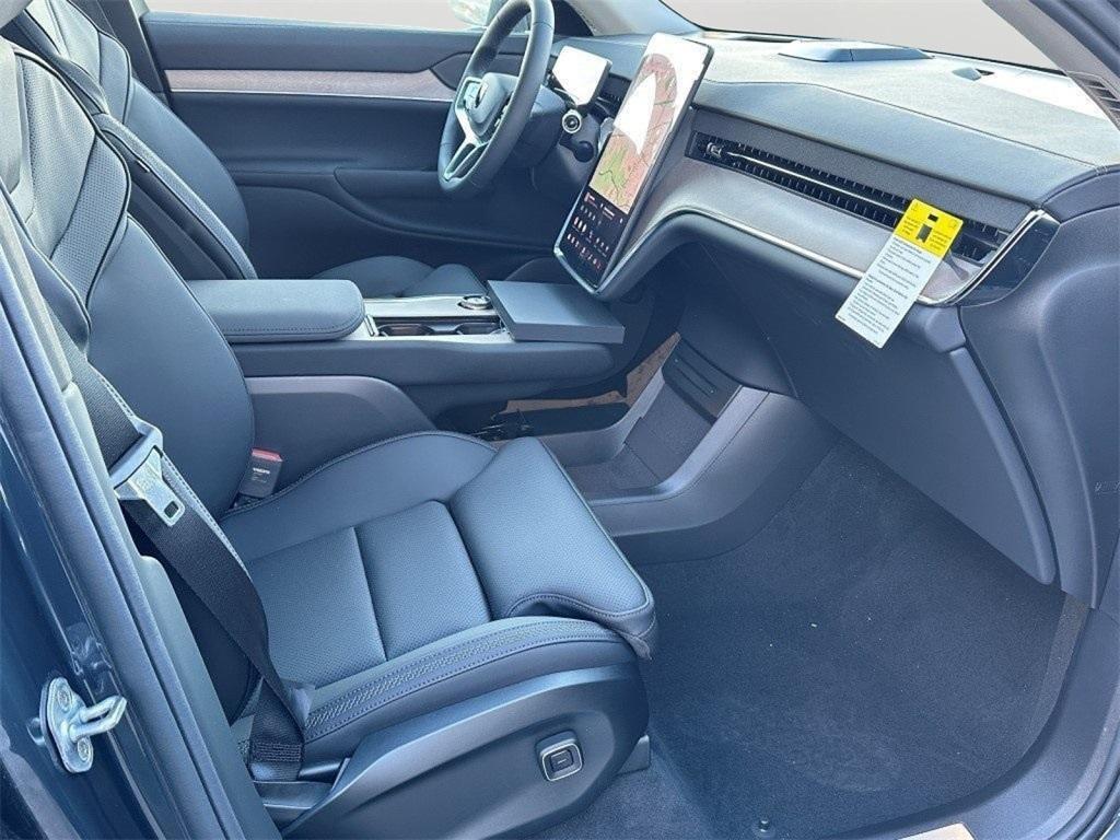 new 2025 Volvo EX90 car, priced at $92,250