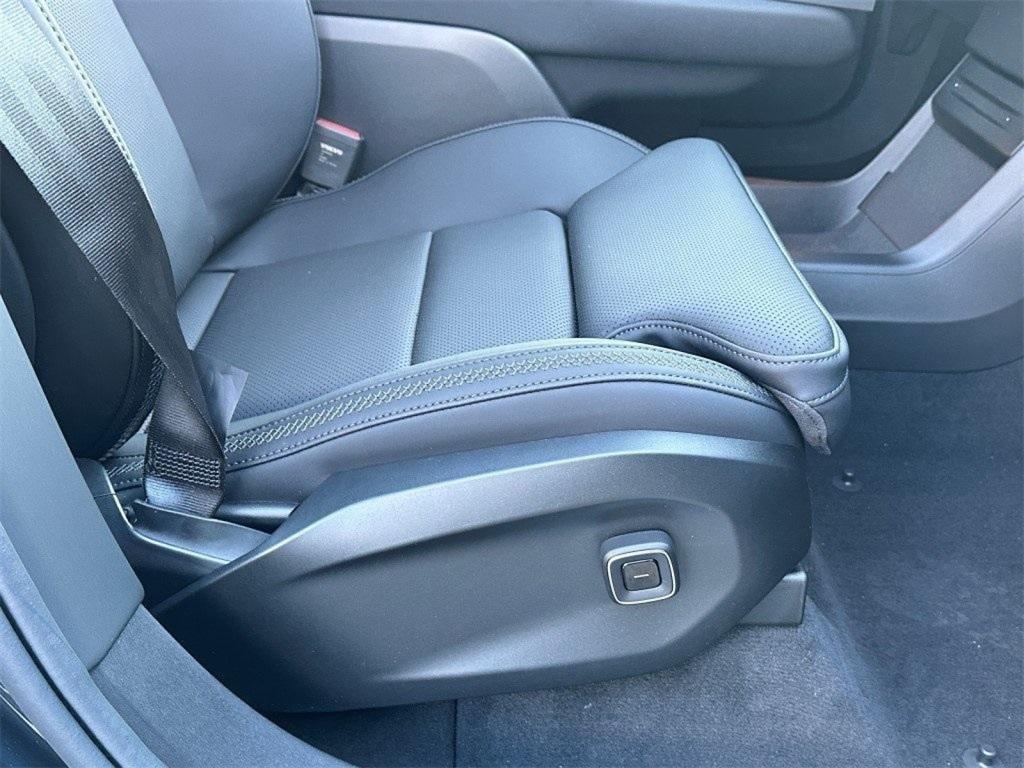 new 2025 Volvo EX90 car, priced at $92,250