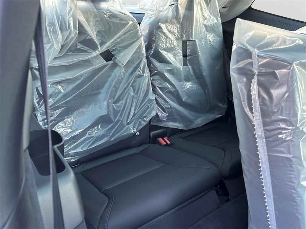 new 2025 Volvo EX90 car, priced at $92,250