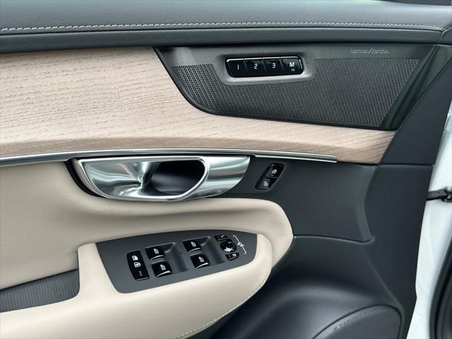 new 2025 Volvo XC90 car, priced at $69,155
