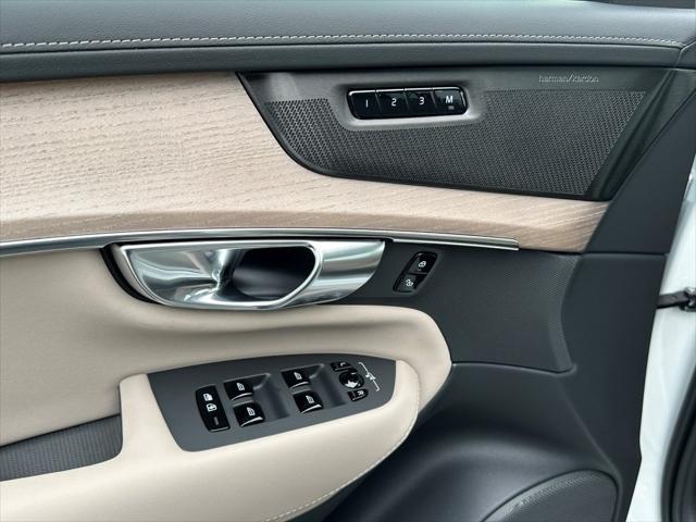 new 2025 Volvo XC90 car, priced at $69,155