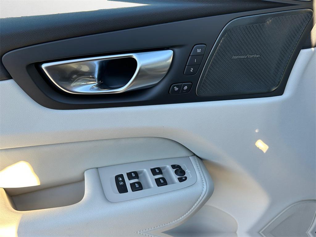 new 2026 Volvo XC60 car, priced at $60,285