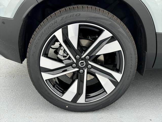 new 2025 Volvo XC40 car, priced at $51,565