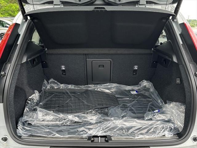 new 2025 Volvo XC40 car, priced at $51,565