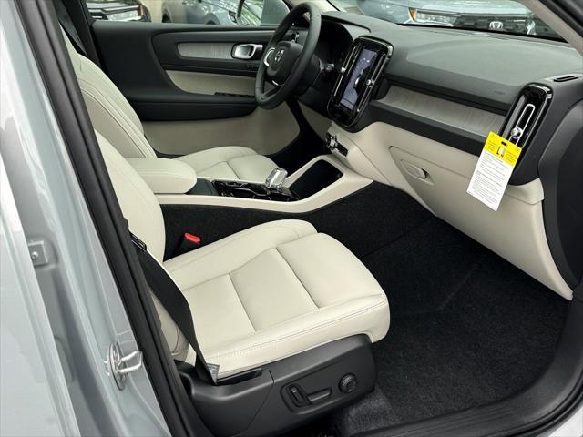 new 2025 Volvo XC40 car, priced at $51,565