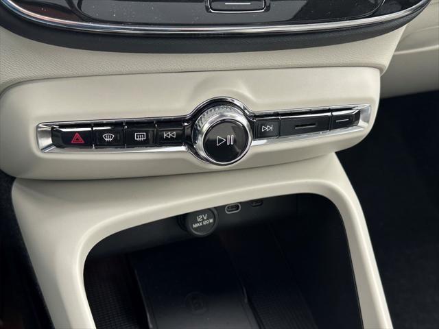 new 2025 Volvo XC40 car, priced at $51,565