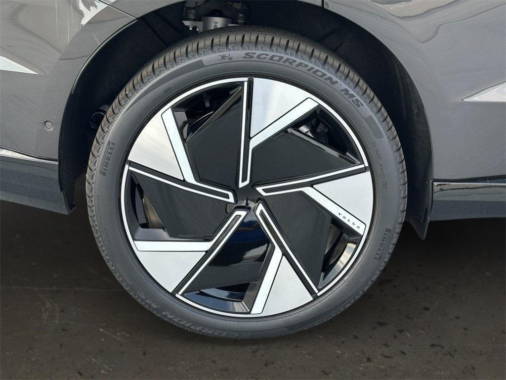 new 2025 Volvo EX90 car, priced at $82,390
