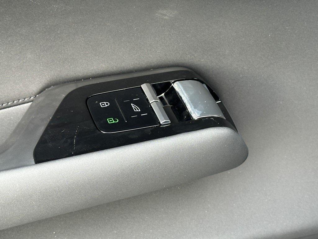 new 2025 Volvo EX90 car, priced at $81,390