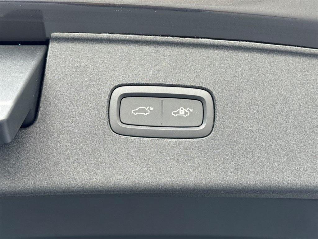 new 2025 Volvo EX90 car, priced at $82,390