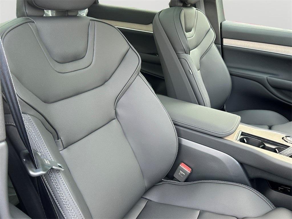 new 2025 Volvo EX90 car, priced at $82,390