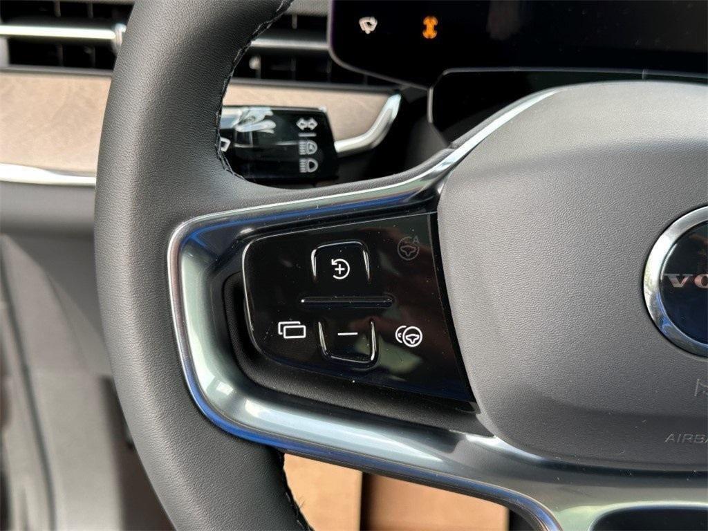 new 2025 Volvo EX90 car, priced at $82,390