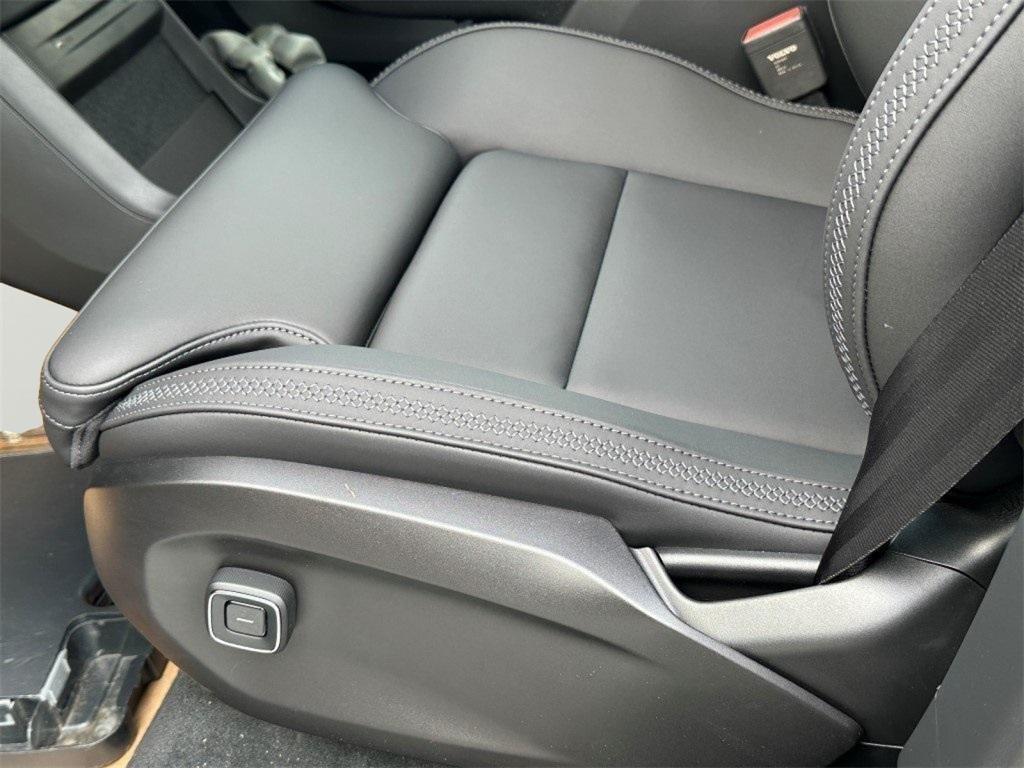 new 2025 Volvo EX90 car, priced at $82,390