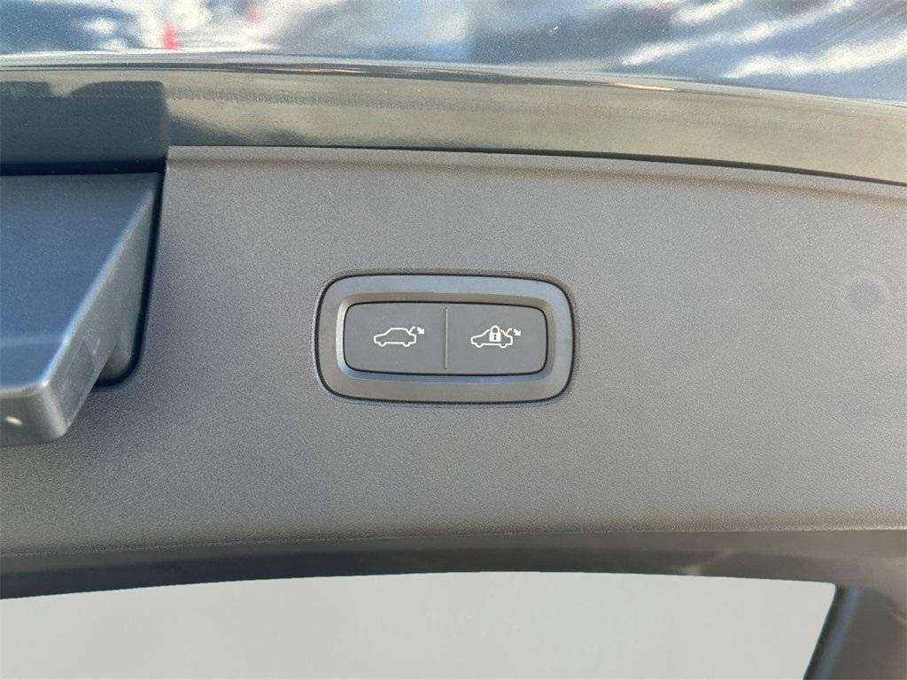 new 2025 Volvo EX90 car, priced at $93,840