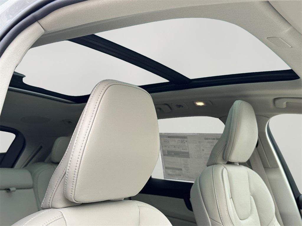 new 2026 Volvo XC60 car, priced at $60,135