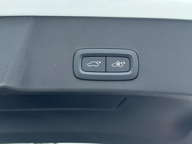 new 2025 Volvo XC40 car, priced at $50,565