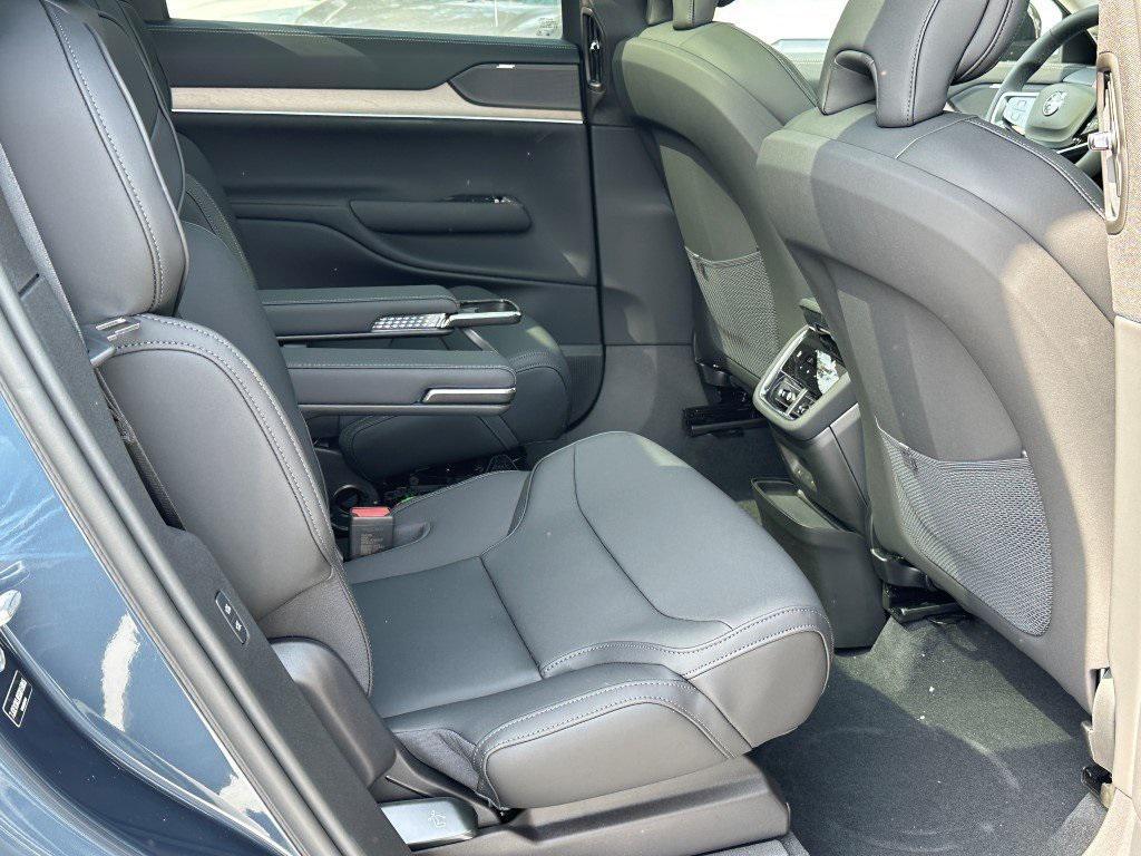 new 2025 Volvo EX90 car, priced at $86,450