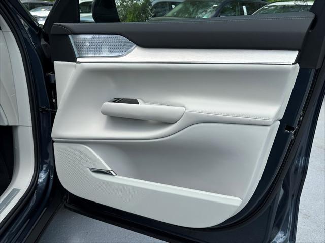 new 2025 Volvo EX90 car, priced at $90,490