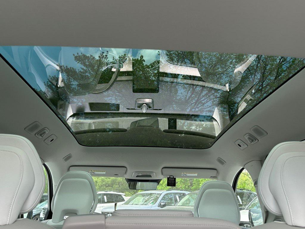 new 2025 Volvo EX90 car, priced at $89,490
