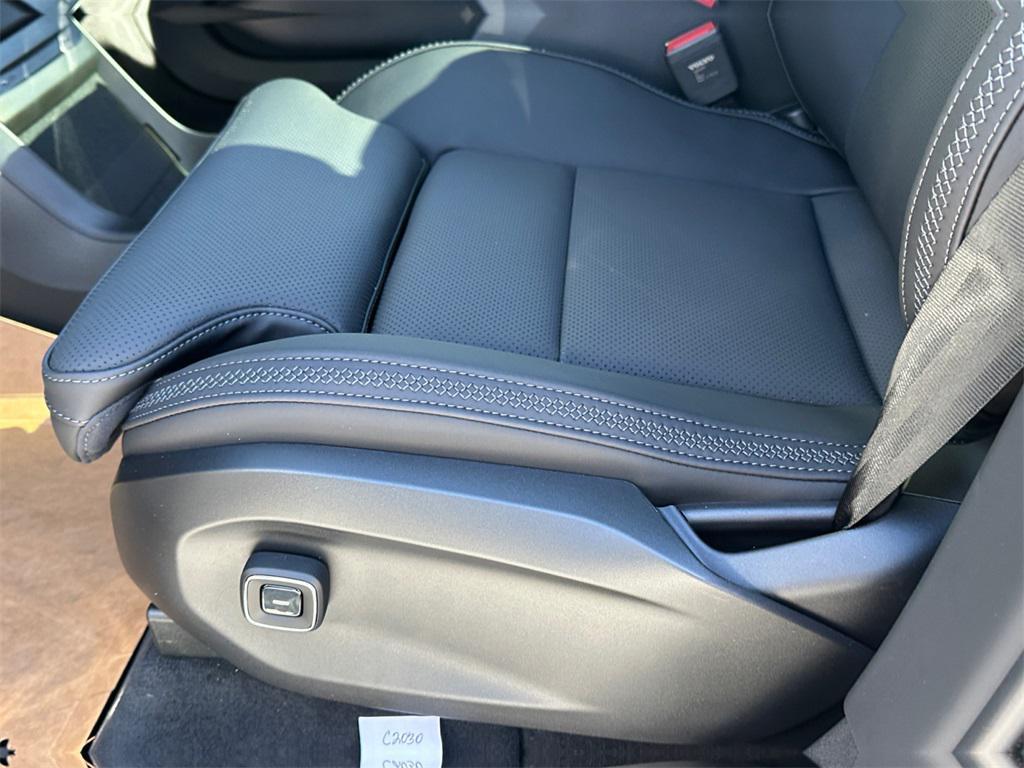 new 2025 Volvo EX90 car, priced at $88,490