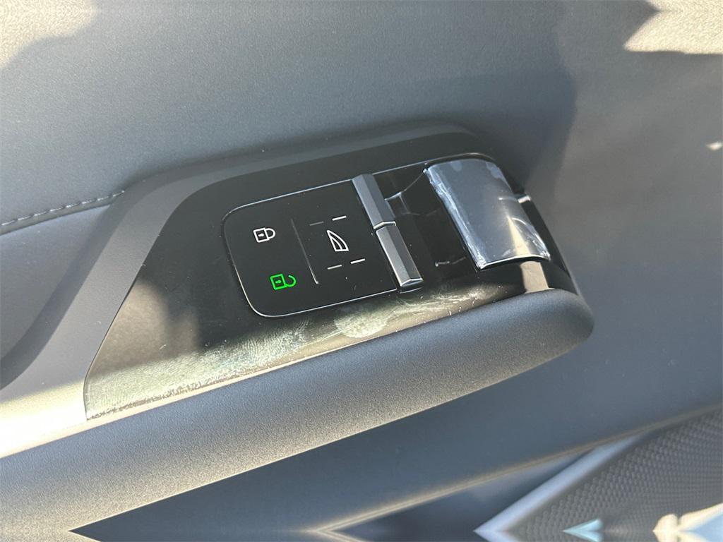 new 2025 Volvo EX90 car, priced at $88,490