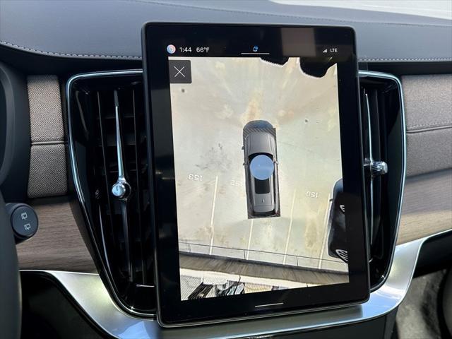 new 2025 Volvo XC90 Plug-In Hybrid car, priced at $76,395