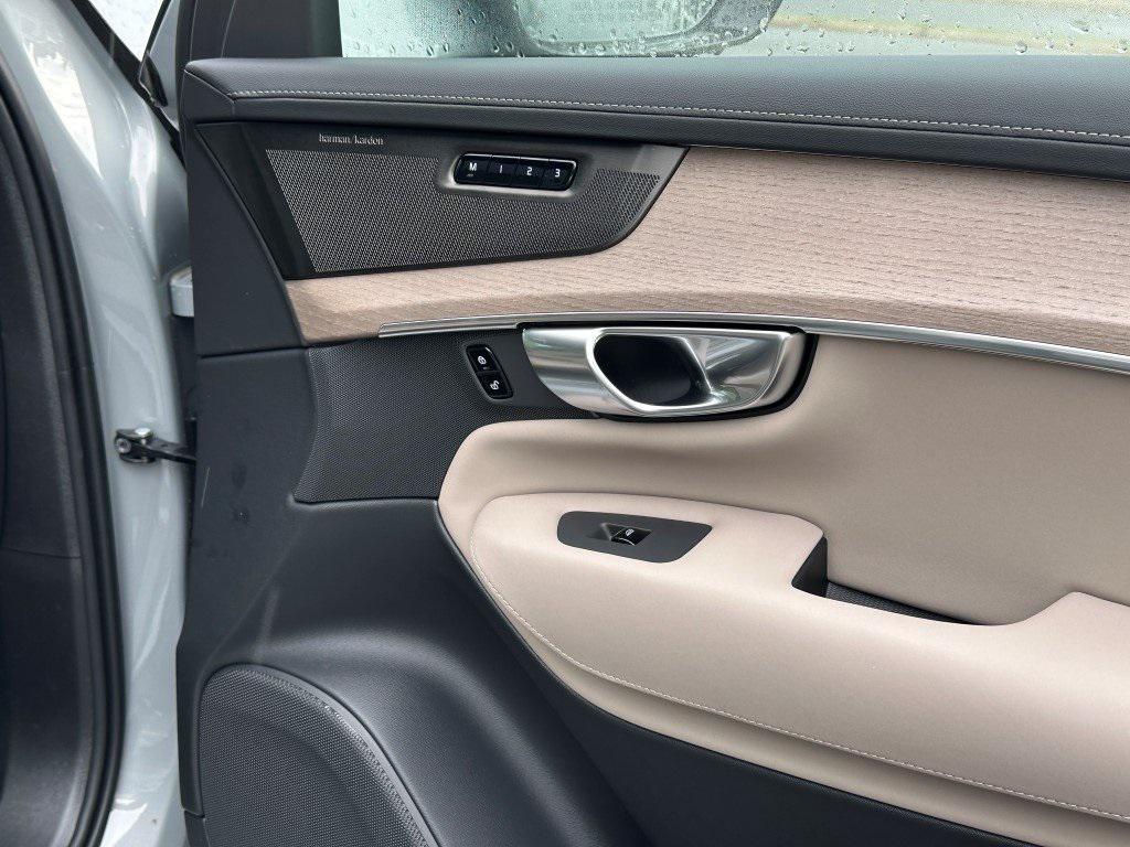 new 2026 Volvo XC90 car, priced at $75,945