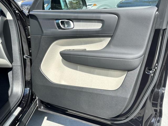 new 2025 Volvo XC40 car, priced at $47,335