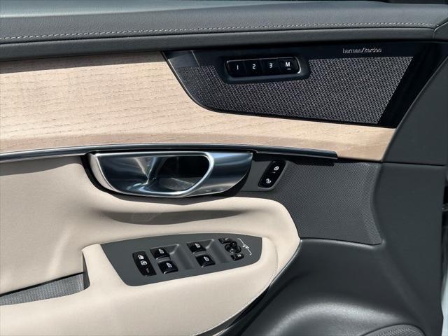new 2025 Volvo XC90 car, priced at $72,145