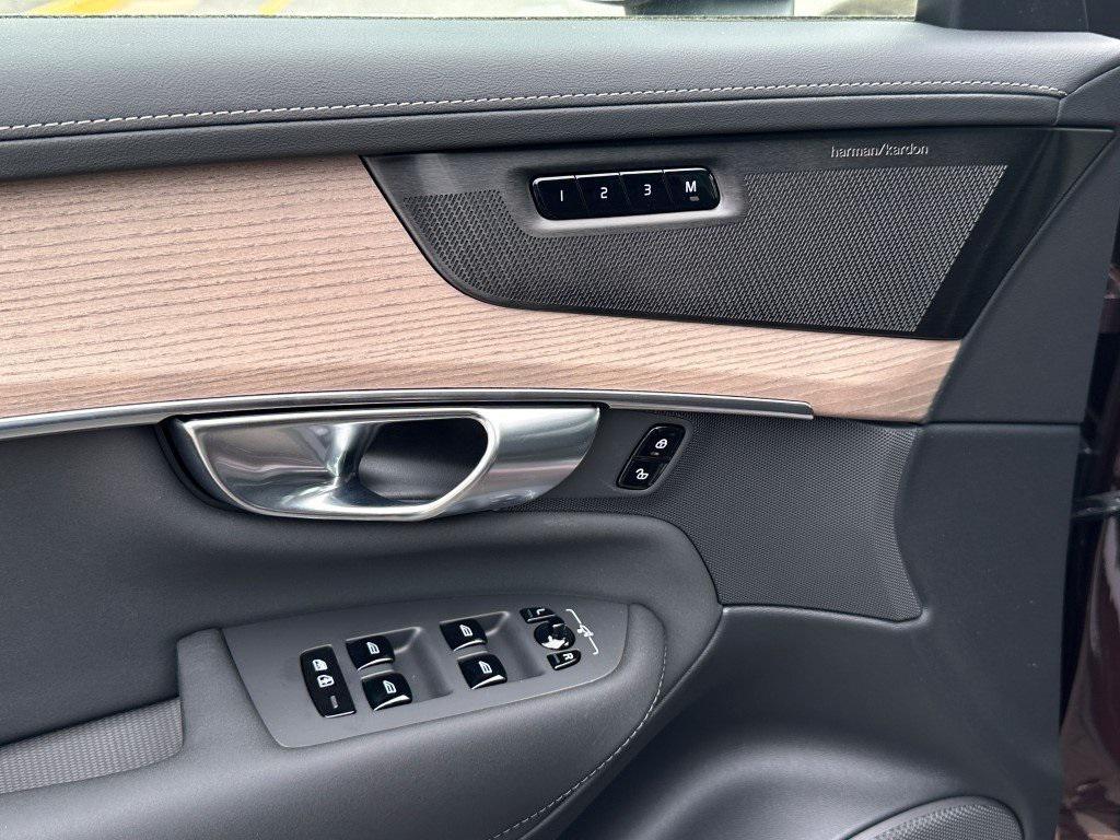 new 2025 Volvo XC90 Plug-In Hybrid car, priced at $76,895