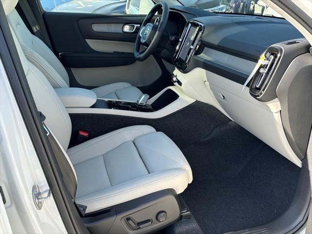 new 2025 Volvo XC40 car, priced at $47,215