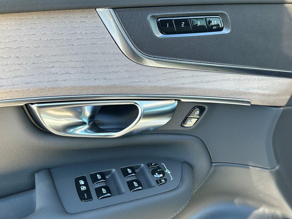 new 2025 Volvo XC90 Plug-In Hybrid car, priced at $76,785