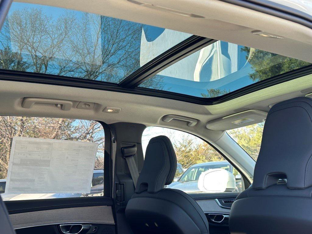 new 2025 Volvo XC90 Plug-In Hybrid car, priced at $76,785