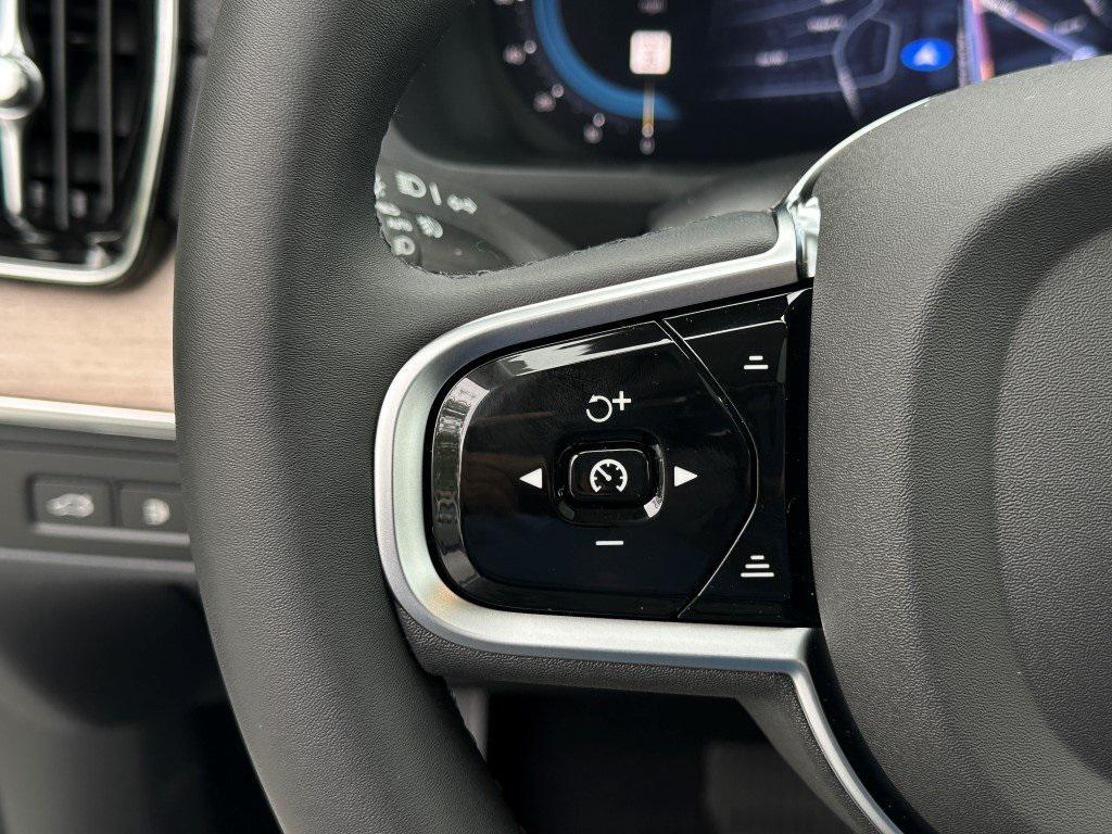 new 2025 Volvo XC90 Plug-In Hybrid car, priced at $76,895
