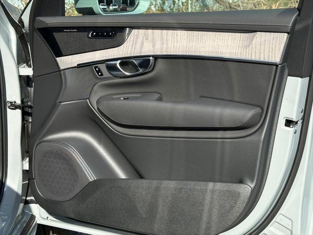 new 2025 Volvo XC90 car, priced at $72,045