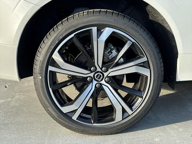 new 2025 Volvo XC60 car, priced at $59,845