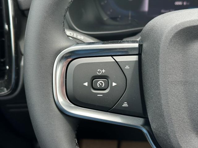 new 2025 Volvo XC40 car, priced at $51,565