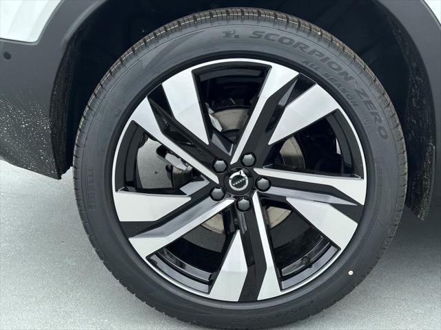 new 2025 Volvo XC40 car, priced at $50,565