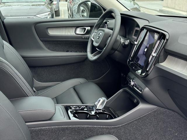 new 2025 Volvo XC40 car, priced at $51,565