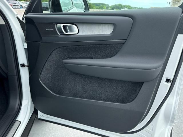 new 2025 Volvo XC40 car, priced at $51,565
