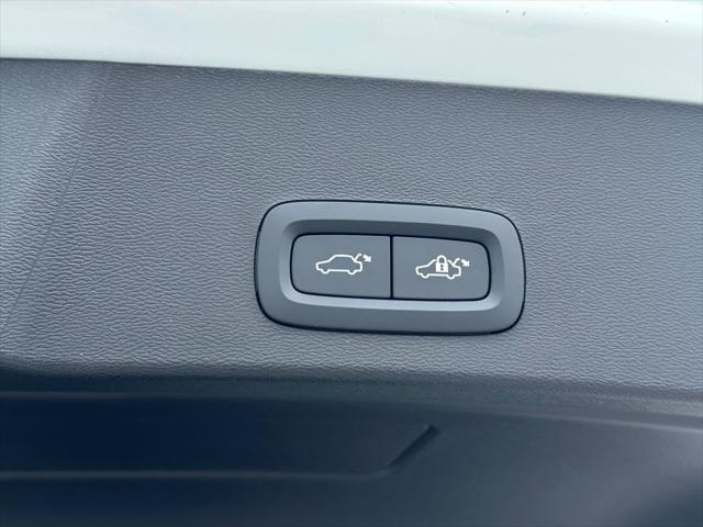 new 2025 Volvo XC40 car, priced at $51,565