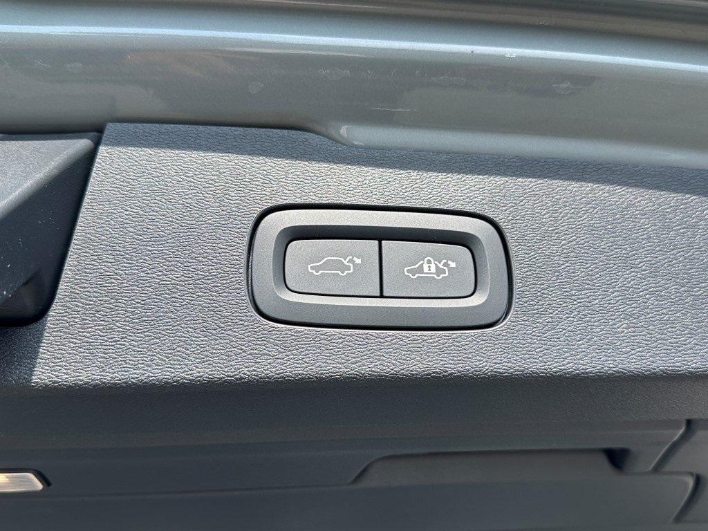 new 2025 Volvo V60 Cross Country car, priced at $57,555