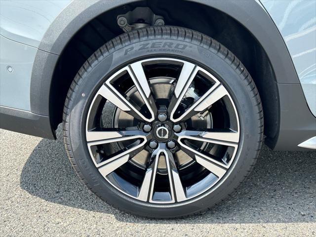 new 2025 Volvo V60 Cross Country car, priced at $58,555